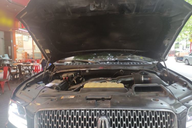 Used Lincoln Navigator 2020 3.5T Presidential Series Engine Bay