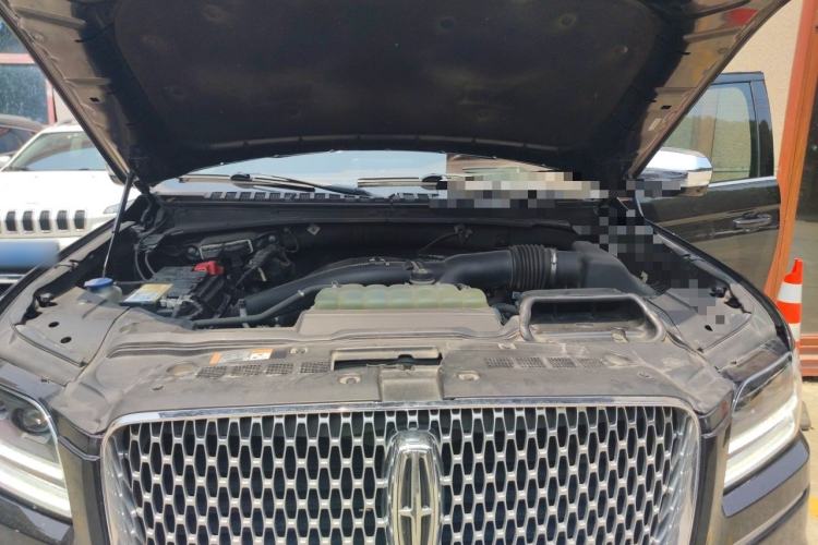 Used Lincoln Navigator 2020 3.5T Long-Wheelbase Presidential Edition Engine Bay