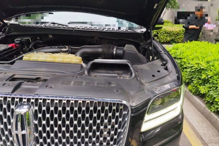 Used Lincoln Navigator 2020 3.5T Prestige Edition Engine Bay Left