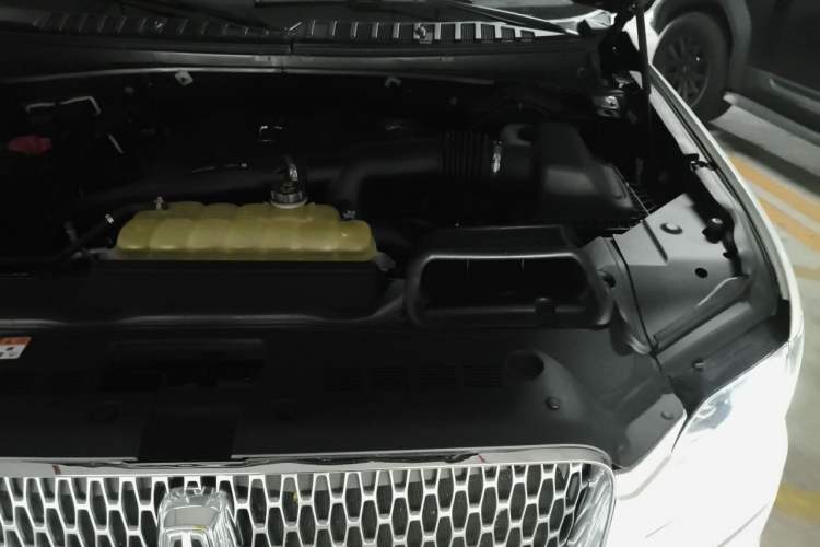 Used Lincoln Navigator 2020 3.5T Prestige Edition Engine Bay Left