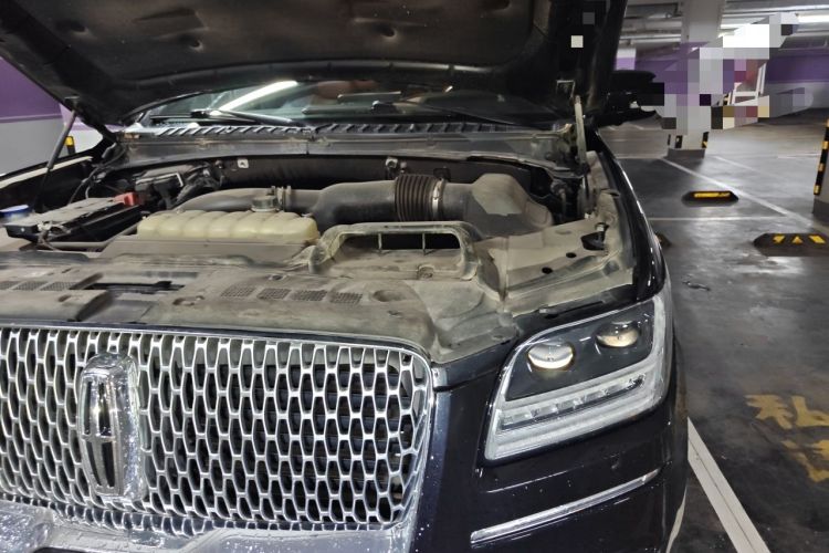 Used Lincoln Navigator 2020 3.5T Prestige Edition Engine Bay Left