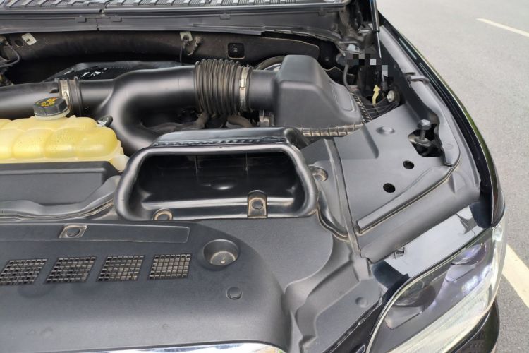 Used Lincoln Navigator 2020 3.5T Prestige Edition Engine Bay Left