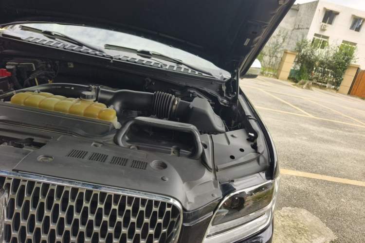 Used Lincoln Navigator 2020 3.5T Presidential Series Engine Bay Left