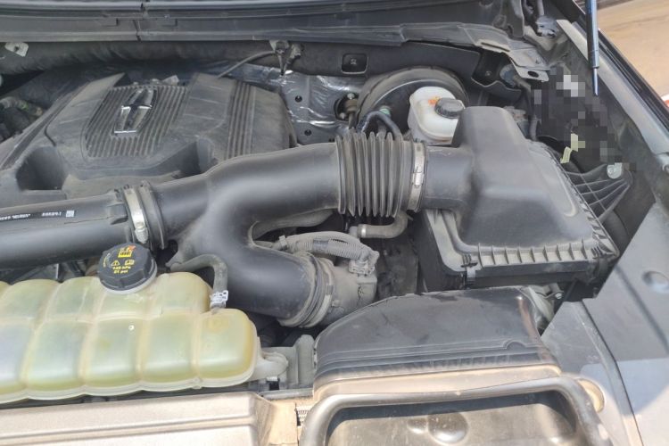 Used Lincoln Navigator 2020 3.5T Long-Wheelbase Presidential Edition Engine Bay Left
