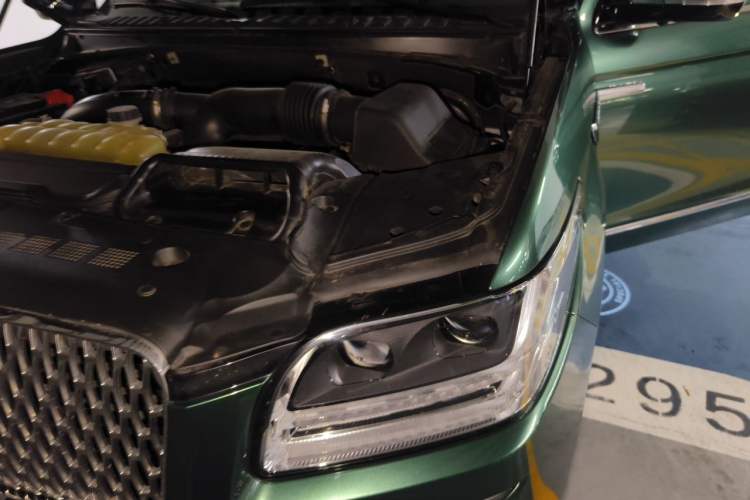 Used Lincoln Navigator 2020 3.5T Prestige Edition Engine Bay Left