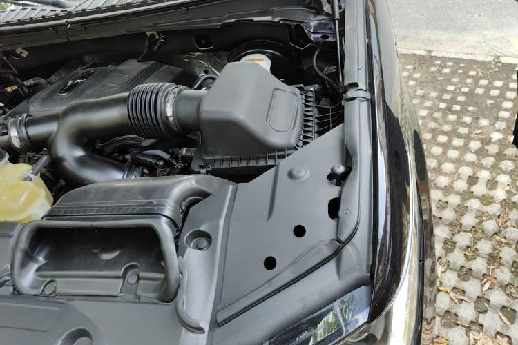 Used Lincoln Navigator 2020 3.5T Prestige Edition Engine Bay Left