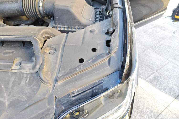 Used Lincoln Navigator 2020 3.5T Prestige Edition Engine Bay Left