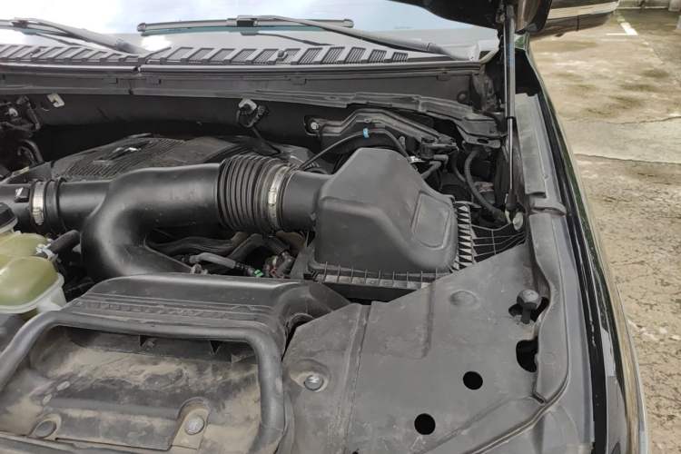 Used Lincoln Navigator 2020 3.5T Prestige Edition Engine Bay Left