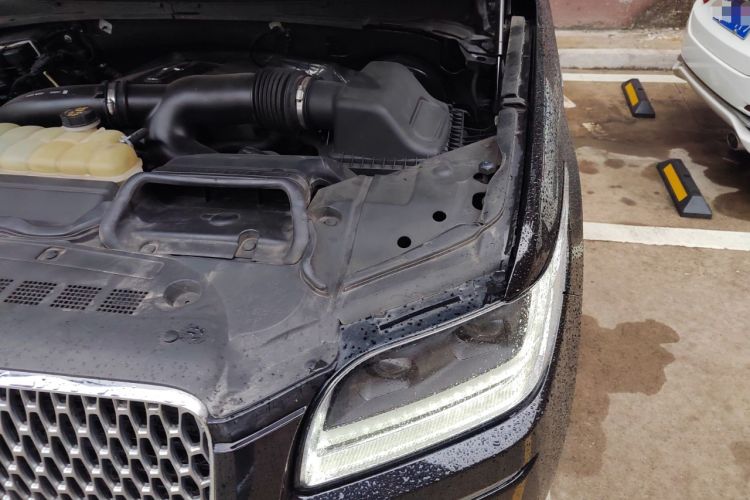 Used Lincoln Navigator 2020 3.5T Prestige Edition Engine Bay Left