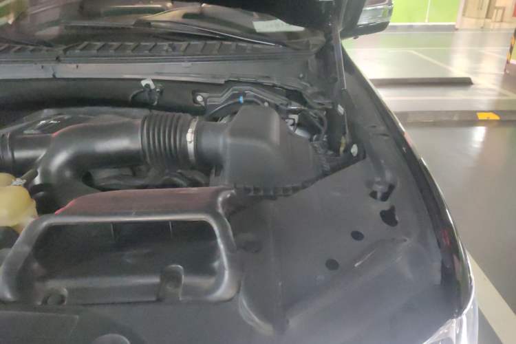 Used Lincoln Navigator 2020 3.5T Long-Wheelbase Presidential Edition Engine Bay Left