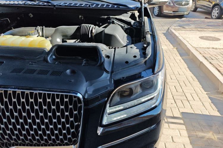 Used Lincoln Navigator 2020 3.5T Prestige Edition Engine Bay Left