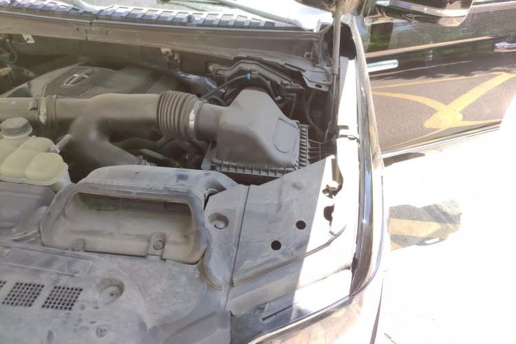 Used Lincoln Navigator 2020 3.5T Prestige Edition Engine Bay Left