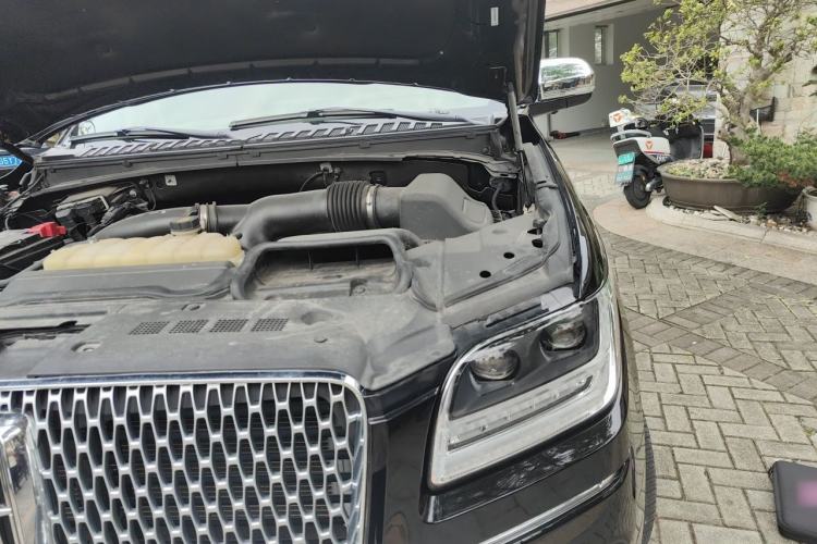 Used Lincoln Navigator 2020 3.5T Presidential Series Engine Bay Left