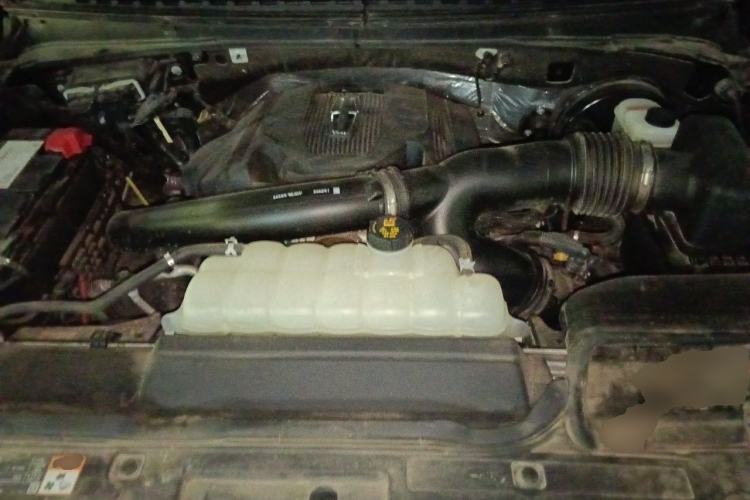Used Lincoln Navigator 2020 3.5T Presidential Series Engine Bay