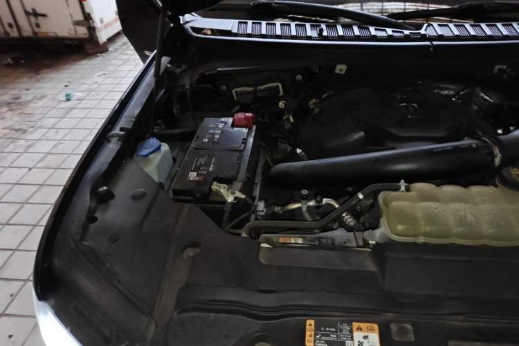 Used Lincoln Navigator 2020 3.5T Long-Wheelbase Presidential Edition Engine Bay Right
