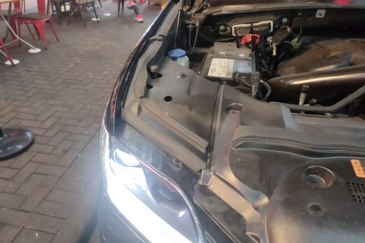 Used Lincoln Navigator 2020 3.5T Presidential Series Engine Bay Right