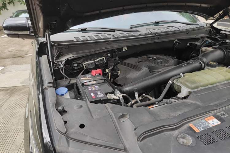 Used Lincoln Navigator 2020 3.5T Prestige Edition Engine Bay Right