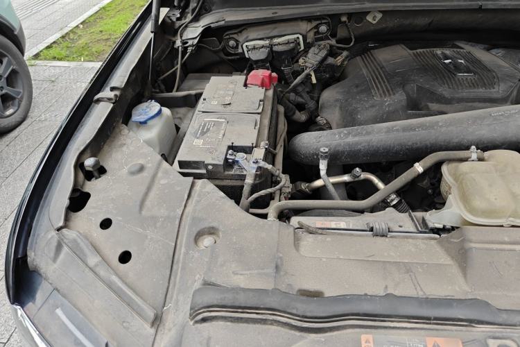 Used Lincoln Navigator 2020 3.5T Long-Wheelbase Presidential Edition Engine Bay Right