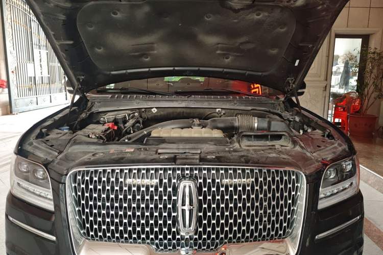Used Lincoln Navigator 2020 3.5T Prestige Edition Engine Bay