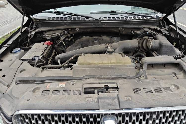 Used Lincoln Navigator 2020 3.5T Long-Wheelbase Presidential Edition Engine Bay