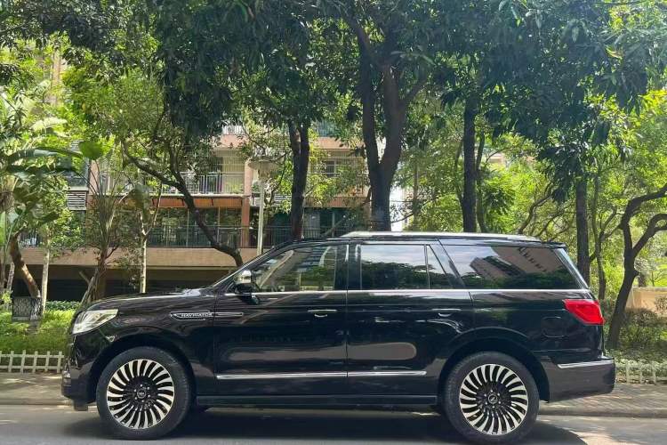 Used Lincoln Navigator 2020 3.5T Presidential Series Exterior 3