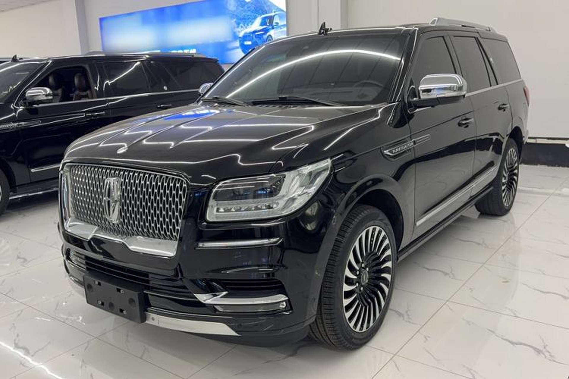 Used Lincoln Navigator 2020 3.5T Presidential Series Front Left 45 Deg
