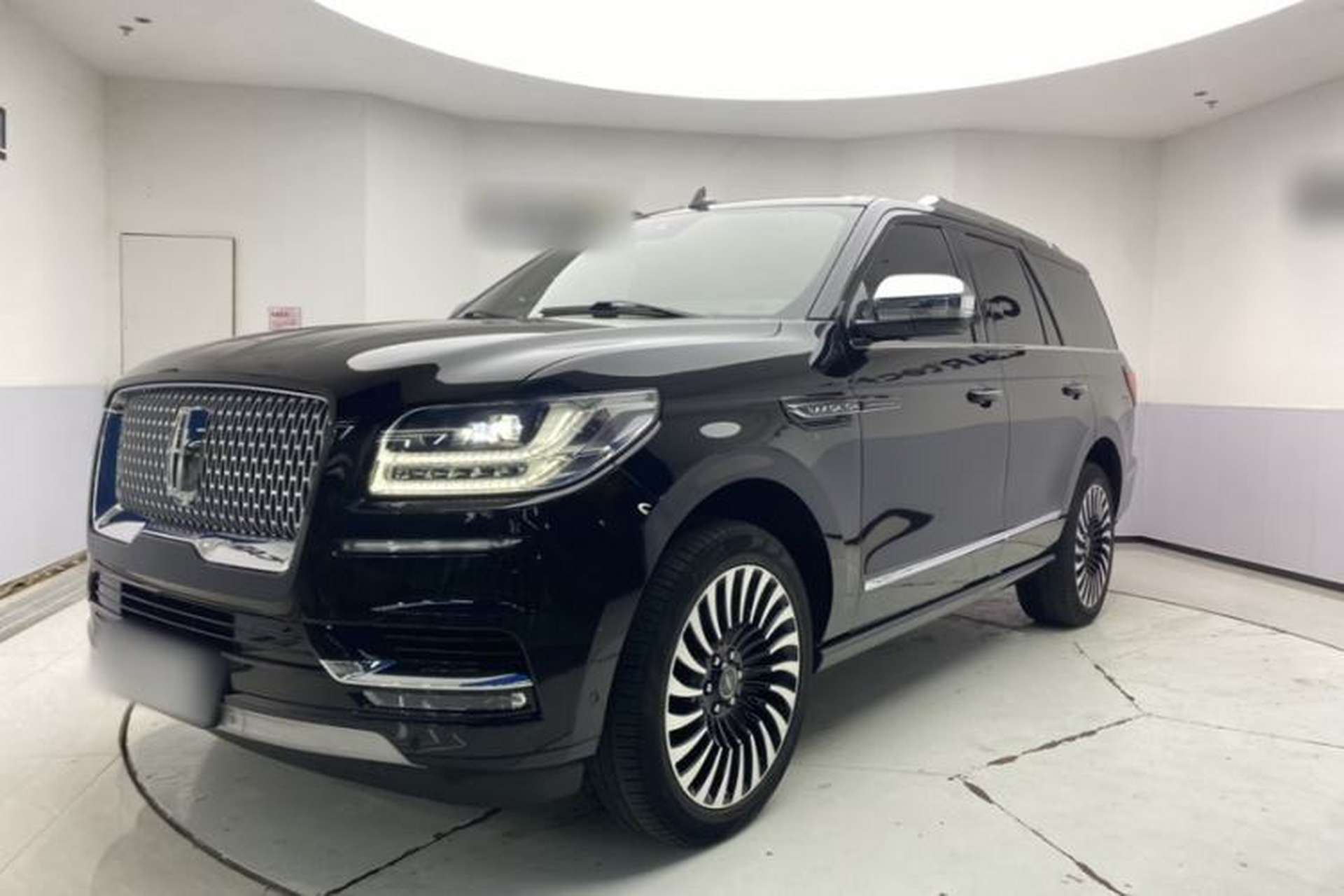 Used Lincoln Navigator 2020 3.5T Presidential Series Front Left 45 Deg