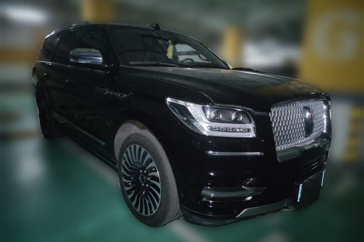 Used Lincoln Navigator 2020 3.5T Presidential Series Front Right 45 Deg