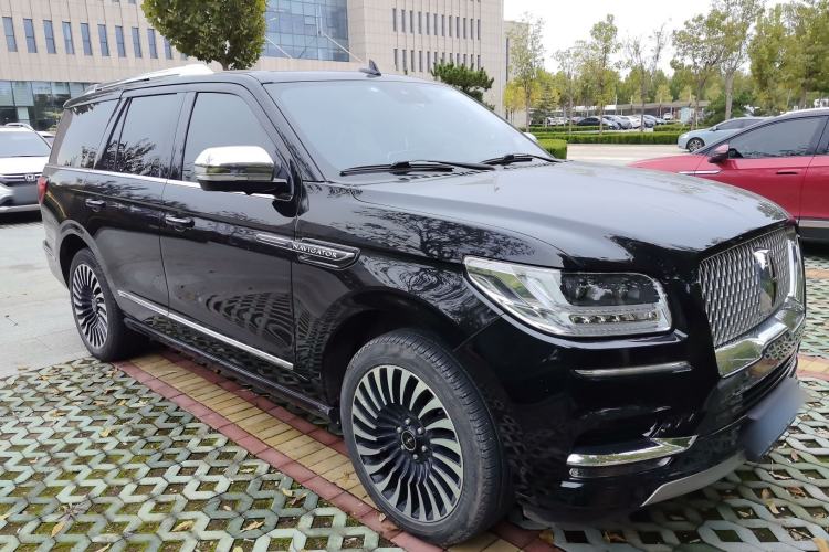 Used Lincoln Navigator 2020 3.5T Presidential Series Front Right 45 Deg
