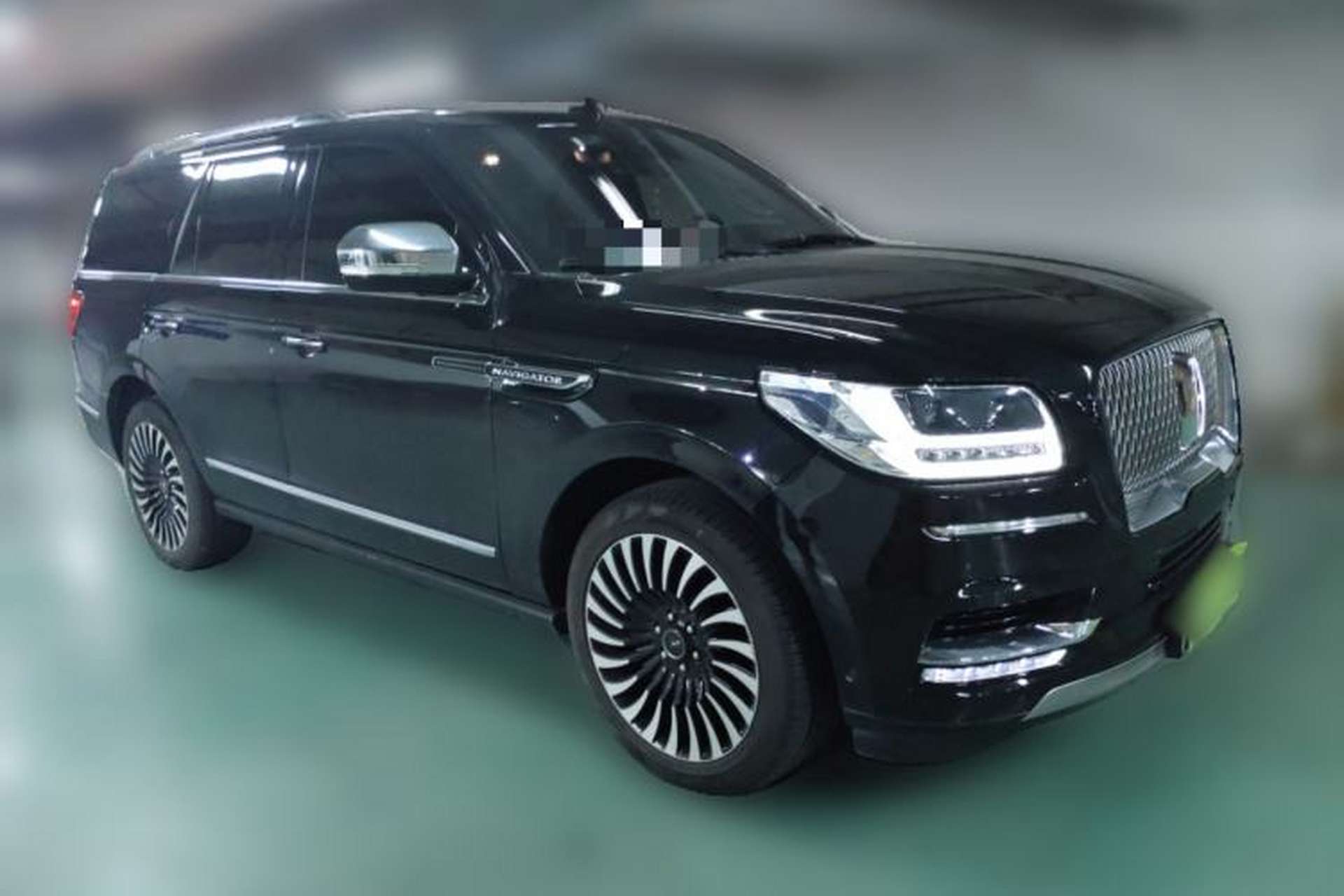 Used Lincoln Navigator 2020 3.5T Presidential Series Front Right 45 Deg