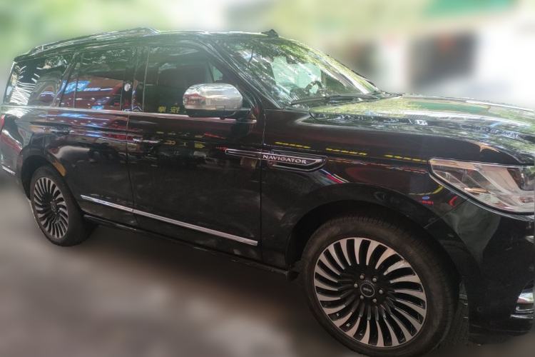 Used Lincoln Navigator 2020 3.5T Presidential Series Front Right 45 Deg