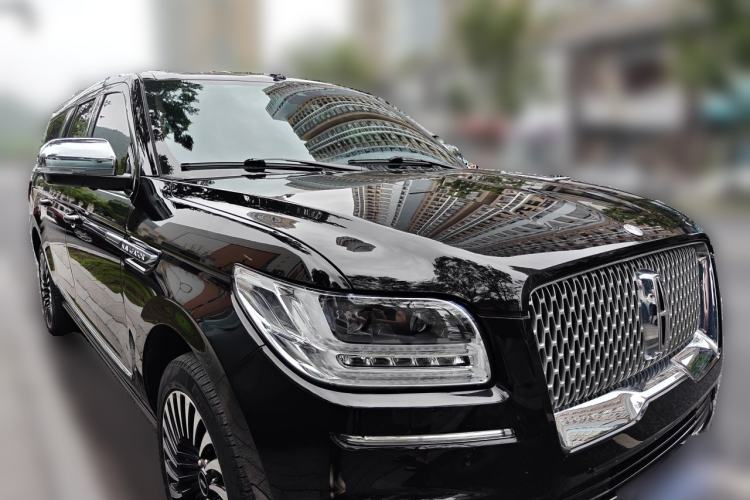 Used Lincoln Navigator 2020 3.5T Long-Wheelbase Presidential Edition Front Right 45 Deg