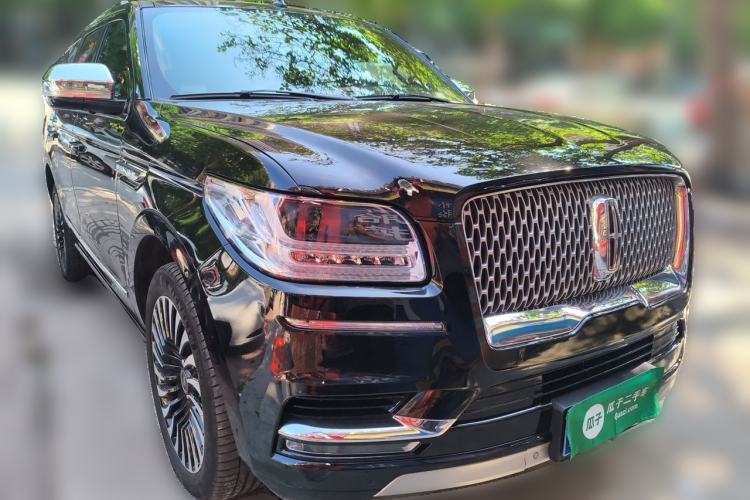 Used Lincoln Navigator 2020 3.5T Presidential Series Front Right 45 Deg