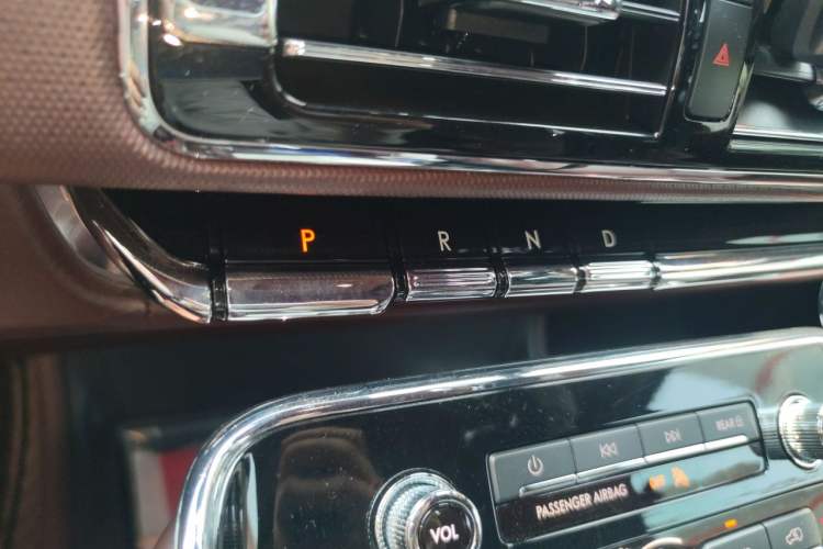 Used Lincoln Navigator 2020 3.5T Long-Wheelbase Presidential Edition Gear Lever