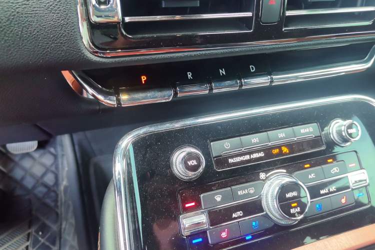 Used Lincoln Navigator 2020 3.5T Prestige Edition Gear Lever