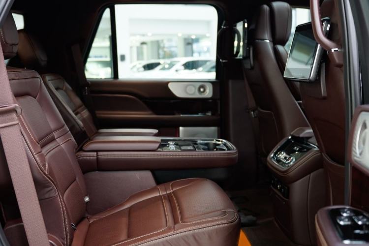 Used Lincoln Navigator 2020 3.5T Presidential Series Interior 10