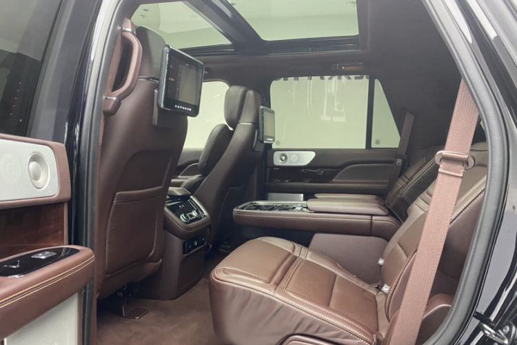 Used Lincoln Navigator 2020 3.5T Presidential Series Interior 3