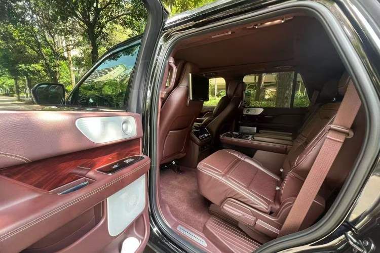 Used Lincoln Navigator 2020 3.5T Presidential Series Interior 5