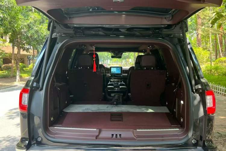 Used Lincoln Navigator 2020 3.5T Presidential Series Interior 6