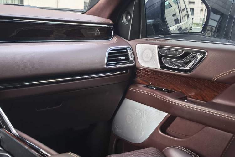 Used Lincoln Navigator 2020 3.5T Long-Wheelbase Presidential Edition Interior 7