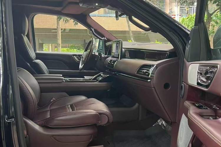 Used Lincoln Navigator 2020 3.5T Presidential Series Interior 7