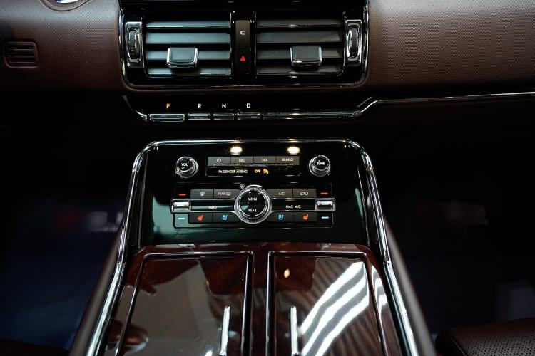 Used Lincoln Navigator 2020 3.5T Presidential Series Interior 8