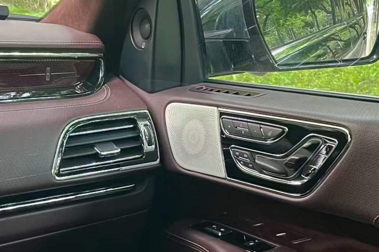 Used Lincoln Navigator 2020 3.5T Presidential Series Interior 8