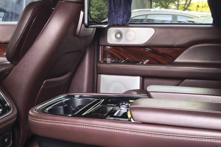Used Lincoln Navigator 2020 3.5T Long-Wheelbase Presidential Edition Interior 9