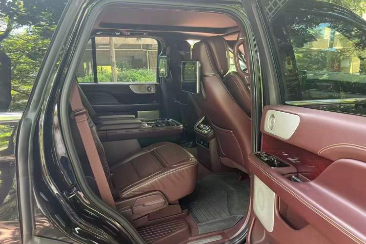Used Lincoln Navigator 2020 3.5T Presidential Series Interior 9