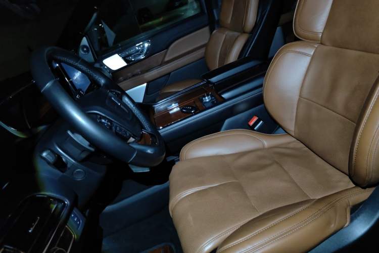 Used Lincoln Navigator  Left Front Seat