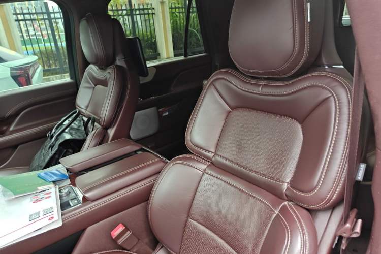 Used Lincoln Navigator 2020 3.5T Long-Wheelbase Presidential Edition Left Front Seat