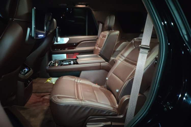 Used Lincoln Navigator 2020 3.5T Presidential Series Left Rear Seat