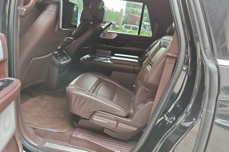 Used Lincoln Navigator 2020 3.5T Long-Wheelbase Presidential Edition Left Rear Seat