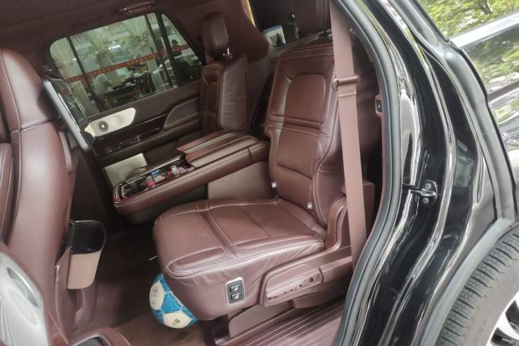 Used Lincoln Navigator 2020 3.5T Presidential Series Left Rear Seat